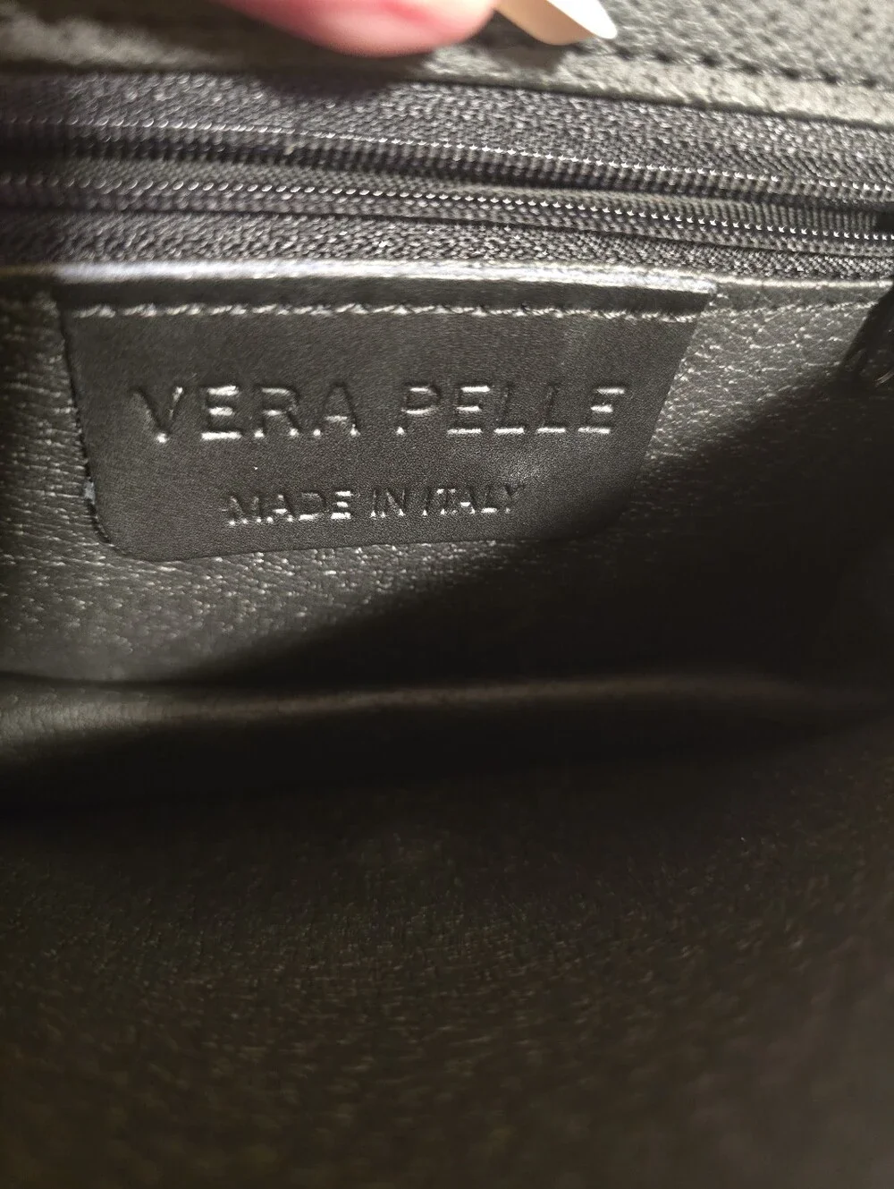 Vera Pelle Black Textured Shoulder Bag with Chain Strap